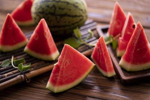 吃梨瓜搞笑女的视频是真的吗,真相还是炒作？