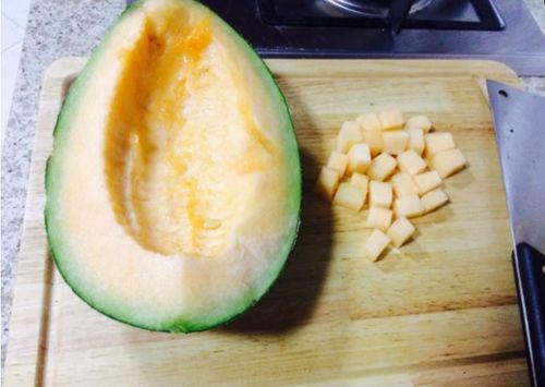 哈密瓜能做菜吃吗视频,创意菜谱，解锁瓜果美味新境界