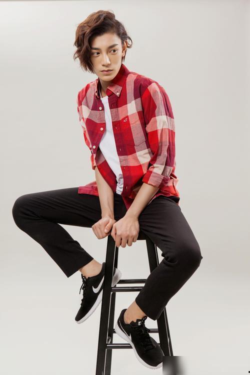 电视剧男主吃瓜视频播放,男主吃瓜视频引发全网热议