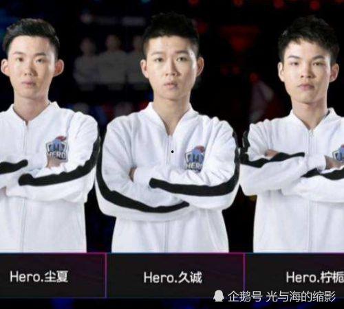 电竞圈情侣吃瓜视频,吃瓜视频揭秘甜蜜日常