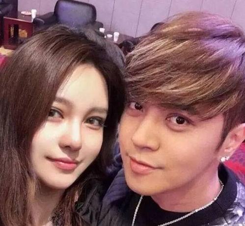 吃瓜视频开头的少女,少女生吃瓜，揭秘校园风云录