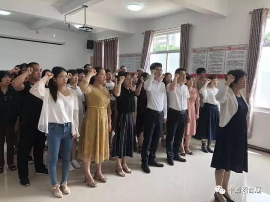 东哥比心吃瓜群众视频