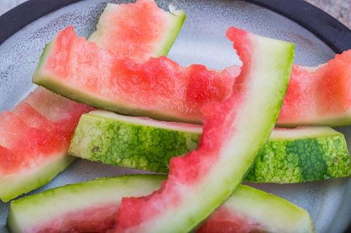 学会做西瓜皮吃瓜视频,跟着视频学会创意吃法